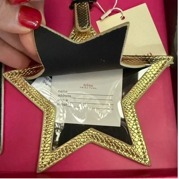 NWT Trina Turk Gold Travel Set: Passport Cover & Star Luggage Tag - Picture 5 of 5
